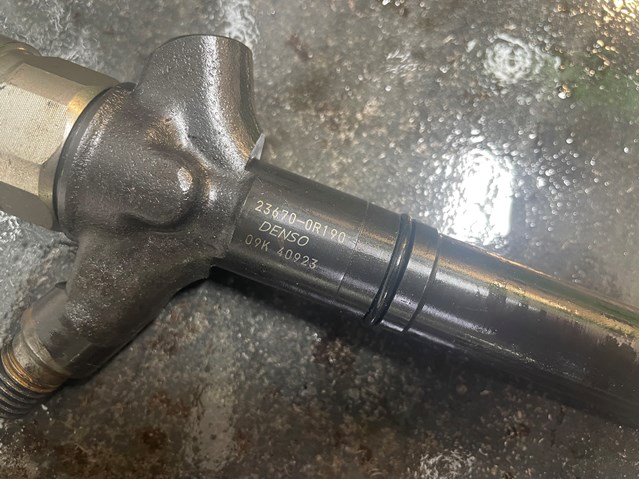Форсунка дизельна в зборі, розпилювач + тримач 236700R190 TOYOTA