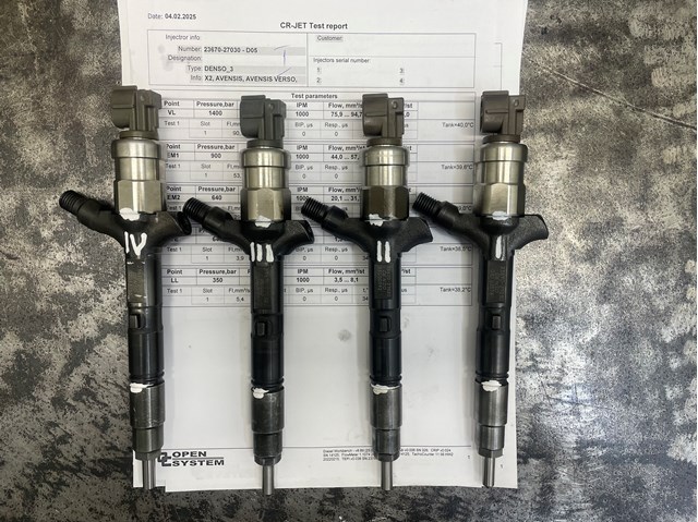 Форсунка паливна 2367027030 DENSO