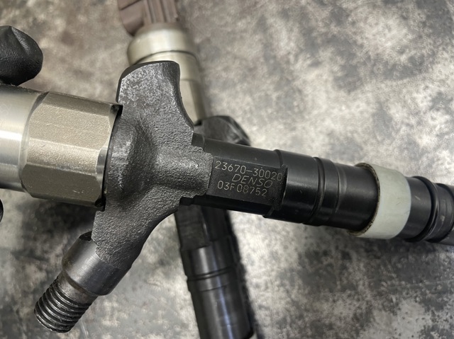 Форсунка паливна 2367030020 DENSO