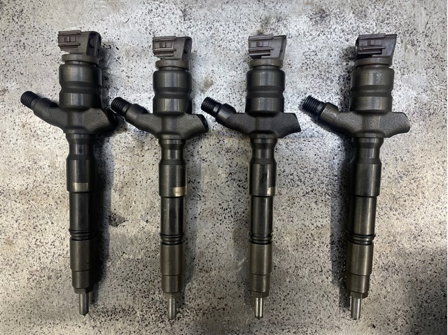 Форсунка паливна 2367030450 DENSO