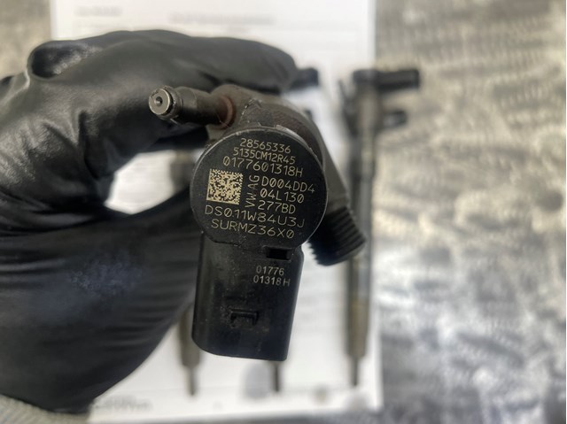 Форсунка дизельна в зборі, розпилювач + тримач 28565336 DELPHI