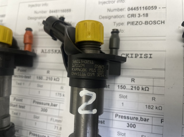 Форсунка дизельна в зборі, розпилювач + тримач 5801540211 IVECO