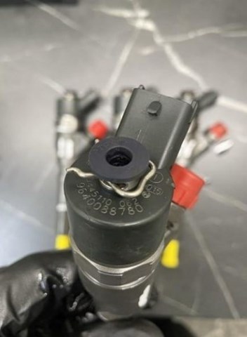 Форсунка дизельна в зборі, розпилювач + тримач Fiat Ducato II