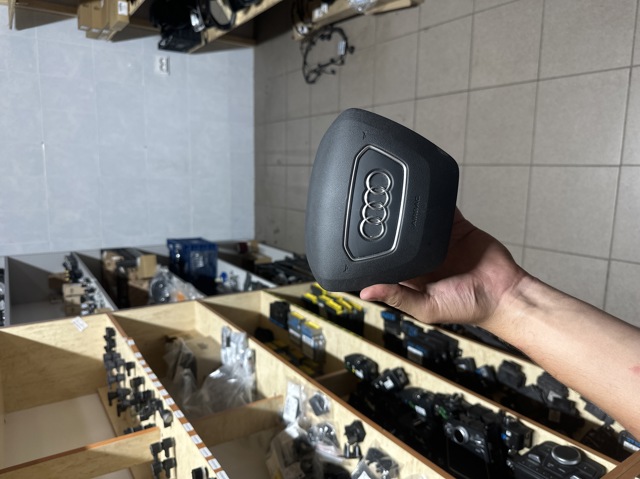 Подушка безпеки водія 4N0880201K6PS VAG
