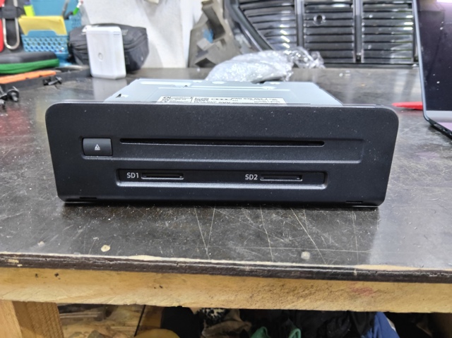 Блок керування мультимедійний 8W0035652J VAG