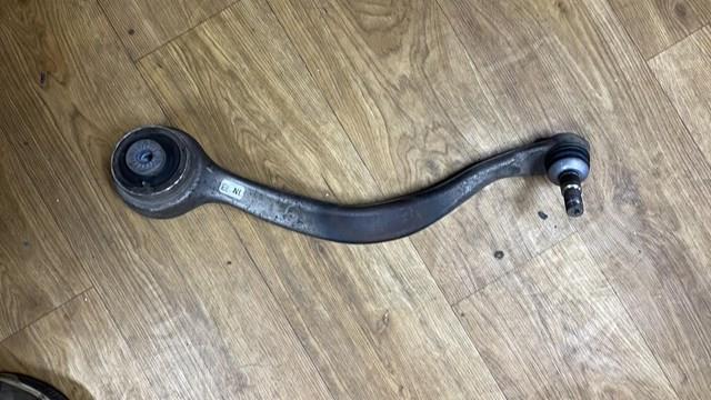 Правий важіль передній нижній підвіски 31106893550 BMW