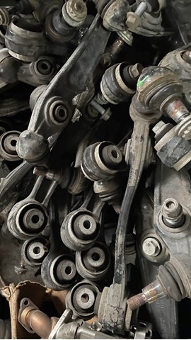 Правий важіль передній нижній підвіски 31126863170 BMW