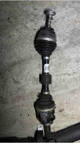 Піввісь передня ліва 31608661685 BMW