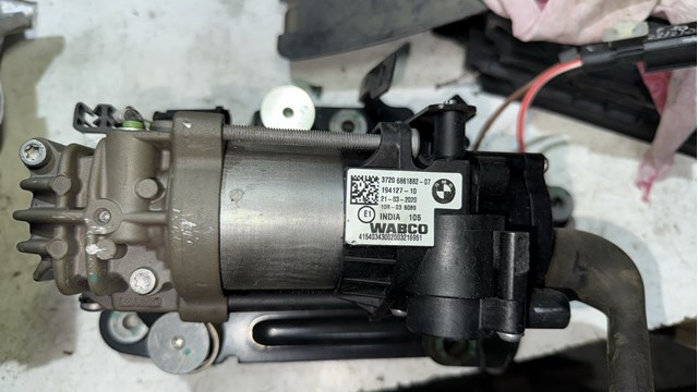 Компресор пневмопідкачкою (амортизаторів) 37206861882 BMW