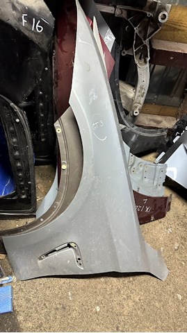 Бічна частина передня ліва 41357438441 BMW