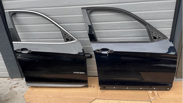 Пасажирські передні двері 41517355804 BMW
