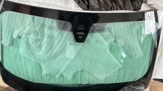 Переднє скло 51317440774 BMW