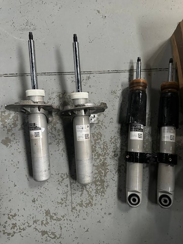 Амортизатор задній, правий 31318091380 BMW