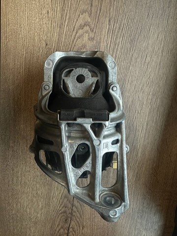 Ліва подушка двигуна 4M0199371HC VAG