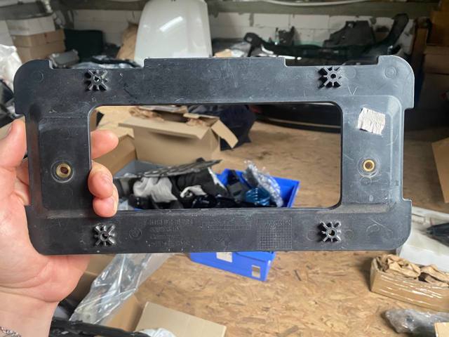Кріплення заднього номера автомобіля 51139448724 BMW