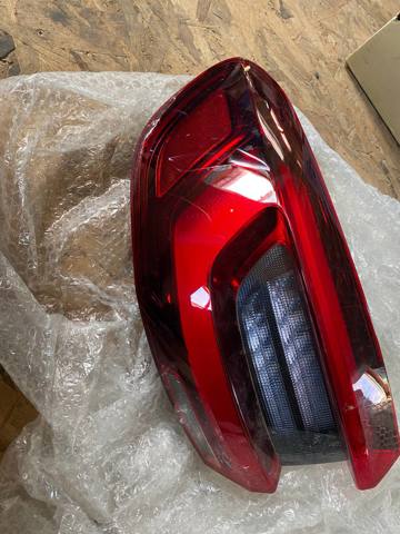 Задній лівий зовнішній ліхтар 63215A164B3 BMW