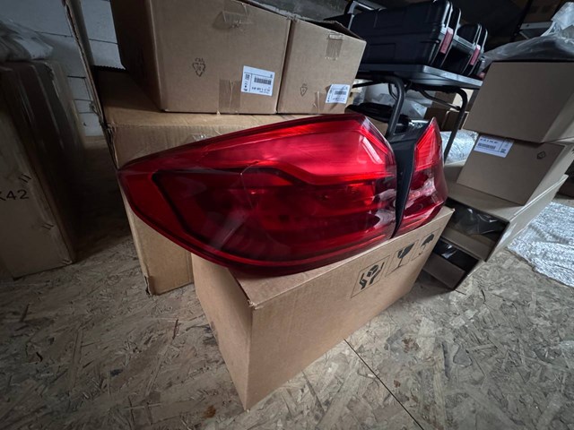 Задній лівий зовнішній ліхтар 63217376463 BMW