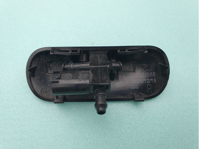 Форсунка омивача скла лобового, права 4M0955988 VAG