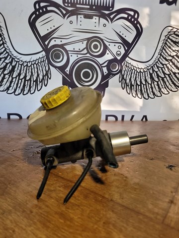 Бачок головного гальмівного циліндру Ауді 80 B4