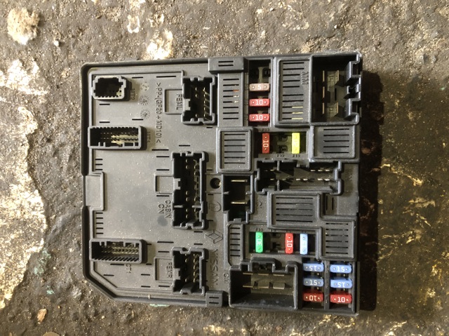 Коробка запобіжників 284B75NA0A NISSAN