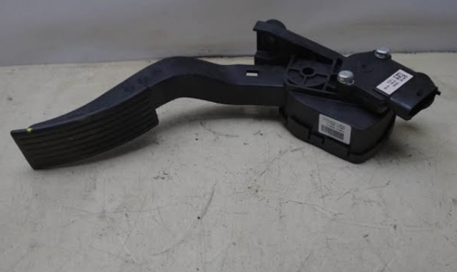 Педаль акселератора 327001J600 HYUNDAI