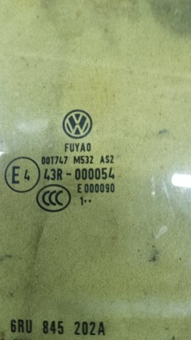 Скло передньої правої двері 6RU845202A VAG