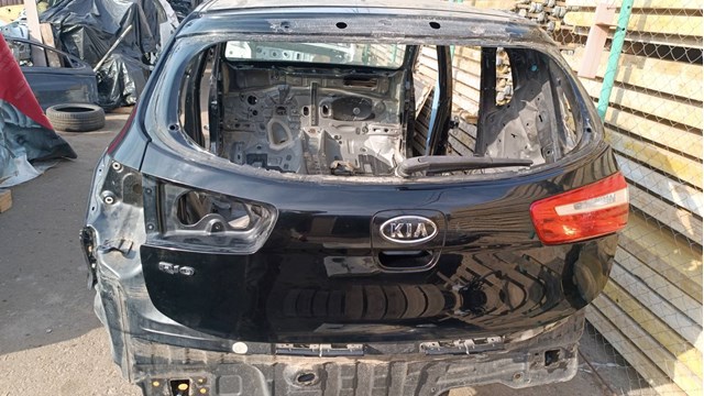 Двері багажника 737001W220 HYUNDAI
