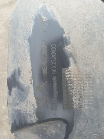 Підкрилки передні праві 9676736880 PEUGEOT