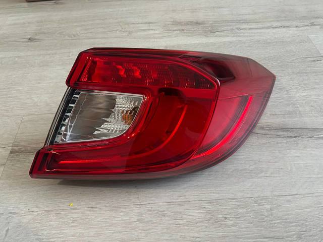 Задній правий зовнішній ліхтар 33500TVAA01 HONDA