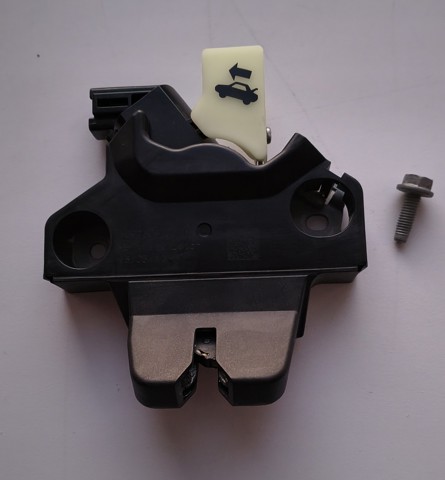 Замок і ручка дверей задка 109230800E Tesla Model
