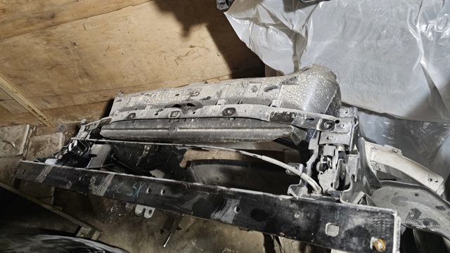 Кронштейн замку капоту 51647421704 BMW
