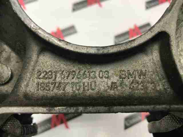 Кронштейн подушки коробки передач 22316796613 BMW