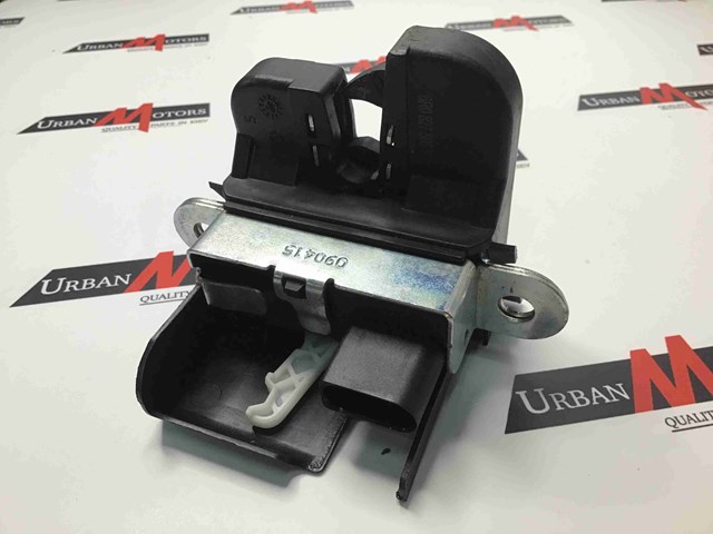 Замок і ручка дверей задка 6R0827505F VAG