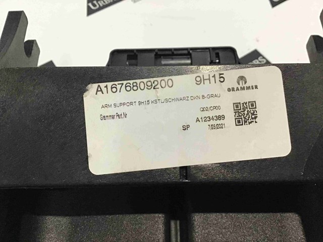Підлокітник переднього сидіння A1676809200 MERCEDES