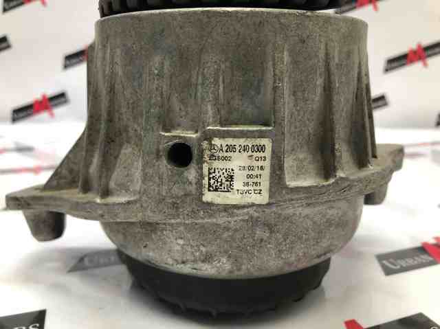 Подушка (опора) двигуна, права передня A2052400300 MERCEDES