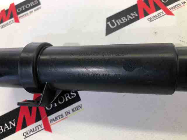 Форсунка омивача фари передньої, правої A2118600647 MERCEDES