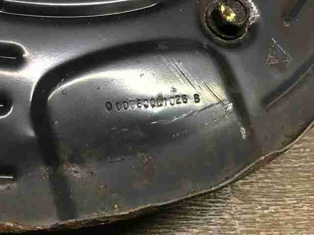 Кулак поворотний передній правий A2513301420 MERCEDES