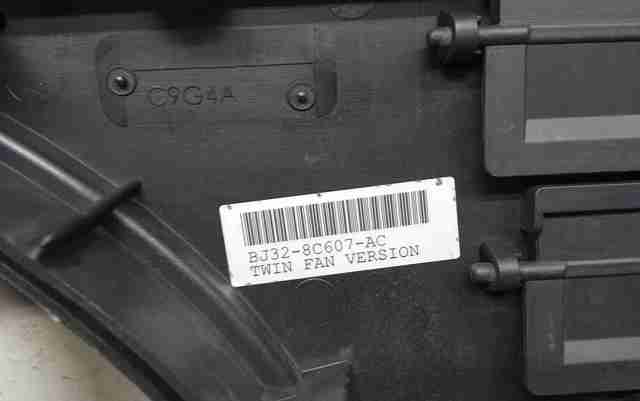 Дифузор радіатора охолодження, в зборі з двигуном і крильчаткою LR024292 LAND ROVER