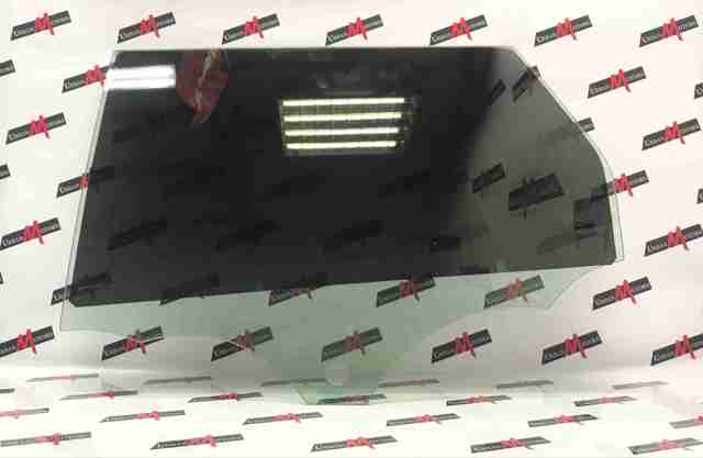 Скло заднє ліве LR026713 LAND ROVER