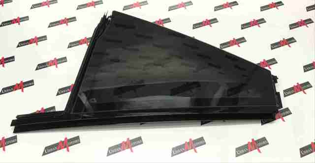 Задня кватирка права LR034313 LAND ROVER