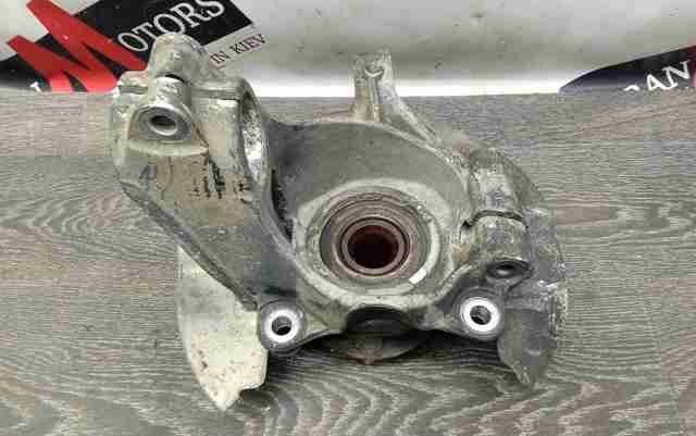 Кулак поворотний передній правий LR044017 LAND ROVER