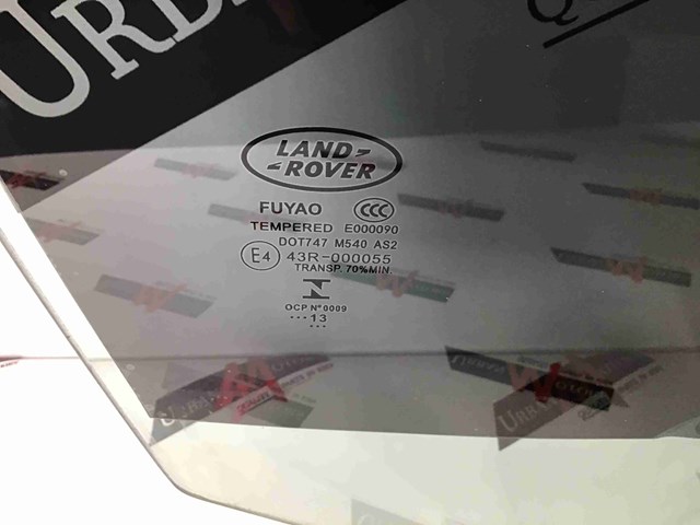 Скло передніх дверей, правою LR044019 LAND ROVER