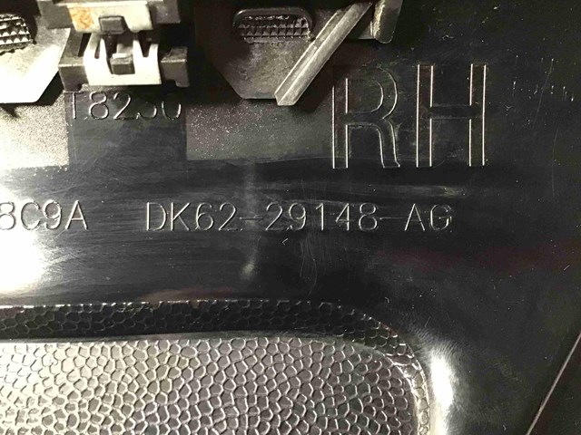 Накладка стійки кузова зовнішня, задня права LR078313 LAND ROVER