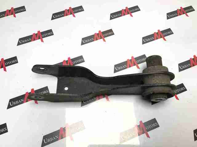 Балансир задній правий LR090537 LAND ROVER