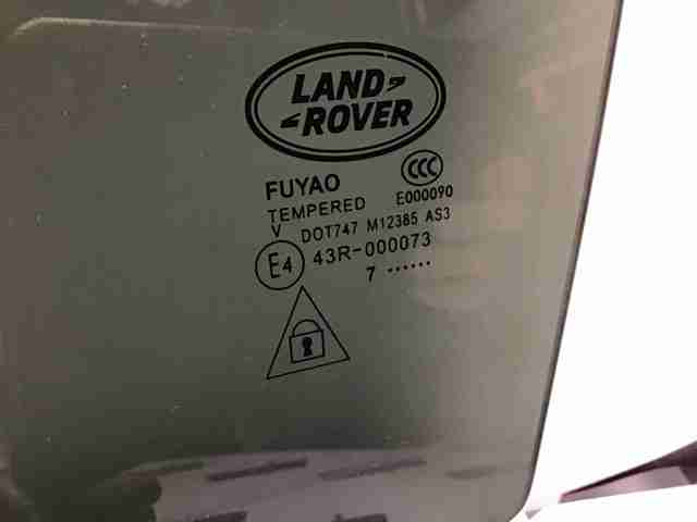 Скло задніх дверей, лівих LR093213 LAND ROVER