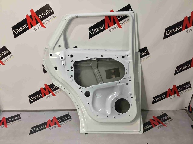 Двері пасажирськи задні ліві LR117204 LAND ROVER