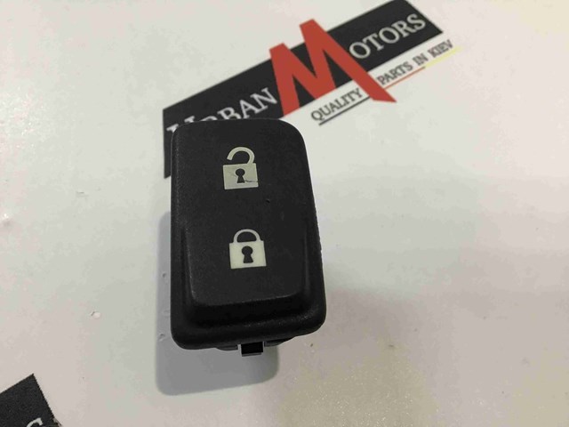 Кнопка блокування замка дверей 30773333 VOLVO