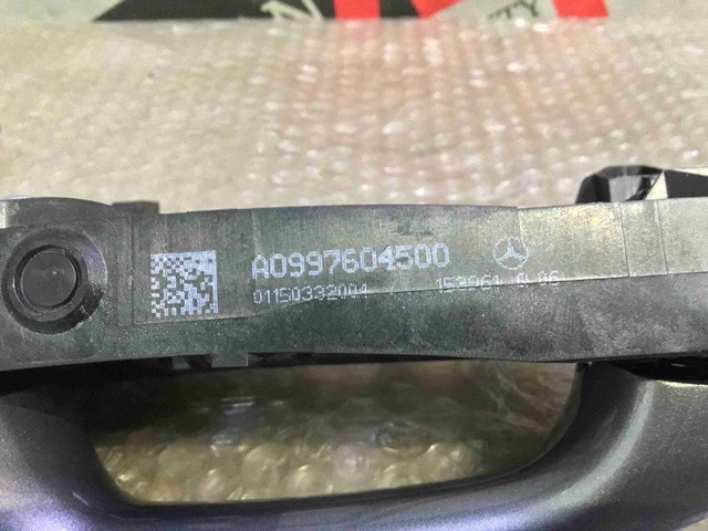 Тримач зовнішньої ручки дверей, передньої правої A0997604500 MERCEDES