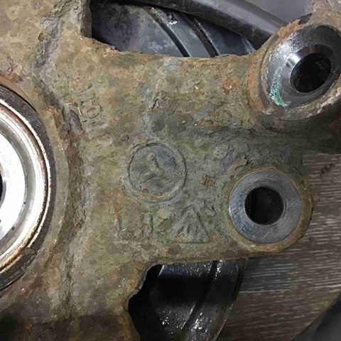 Кулак поворотний лівий A1643501308 MERCEDES