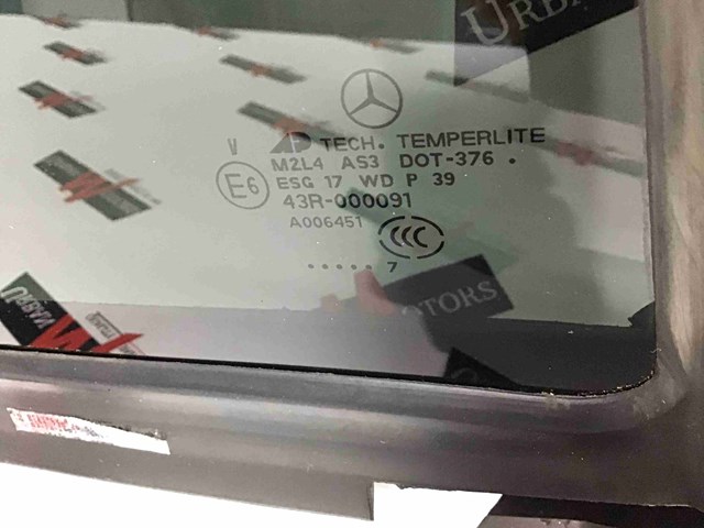 Кватирка двері трикутник, задня, права A1647302655 MERCEDES